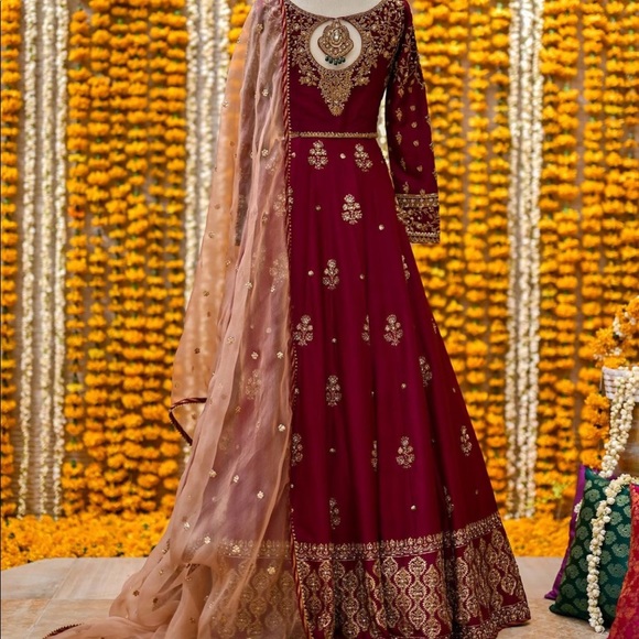 Pakistani Indian Bridal Lehenga - Picture 3 of 10